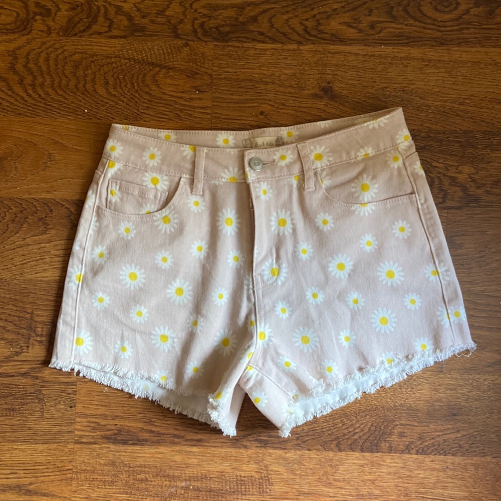 Altr’d State pin daisy denim shorts
